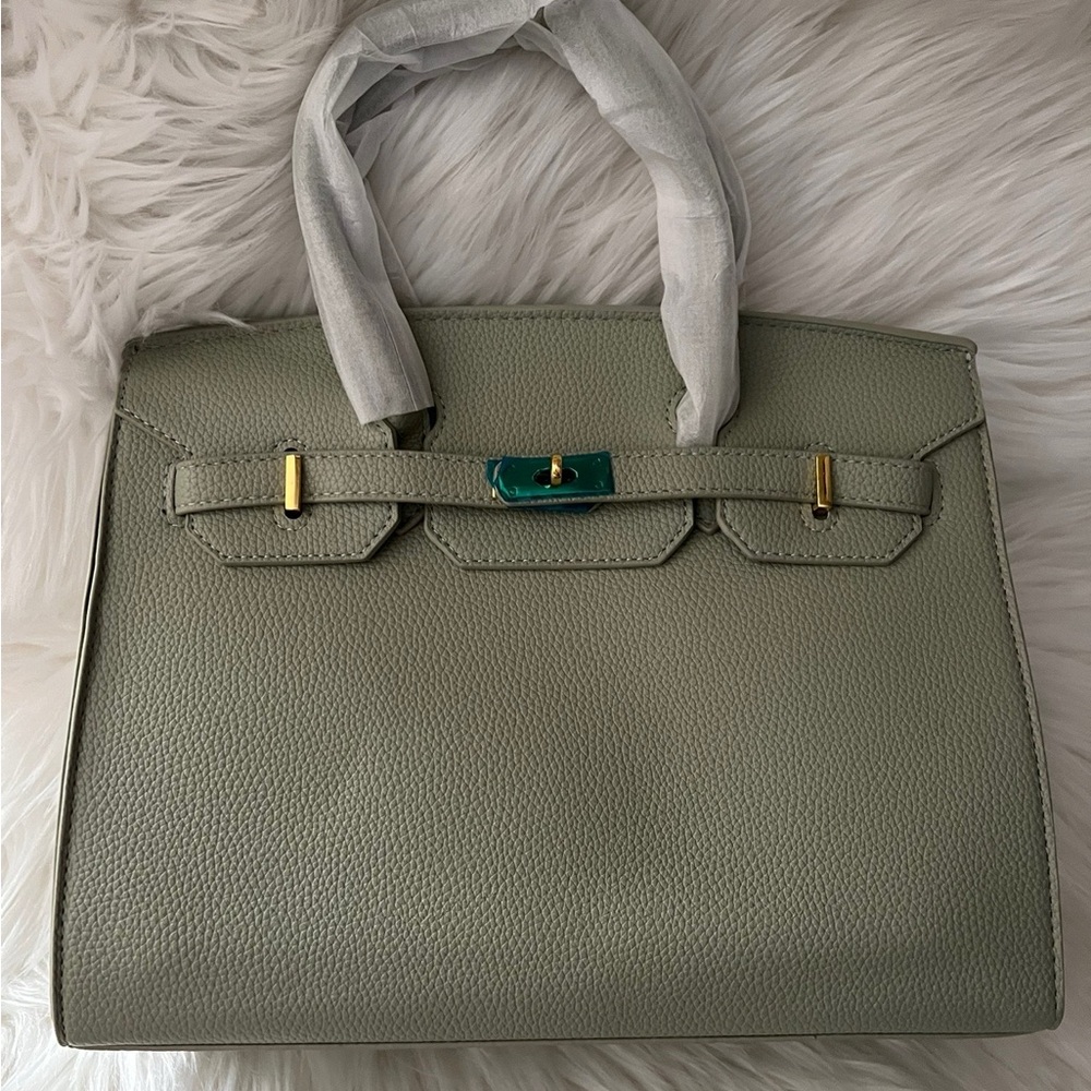 Elegant Mint Green Crossbody Bag